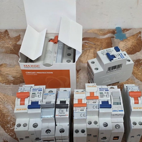 Relays and fuses new, 2 relays and 9 fuses