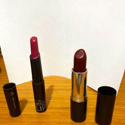 Flash sale! 2 Korres lipsticks - one price!