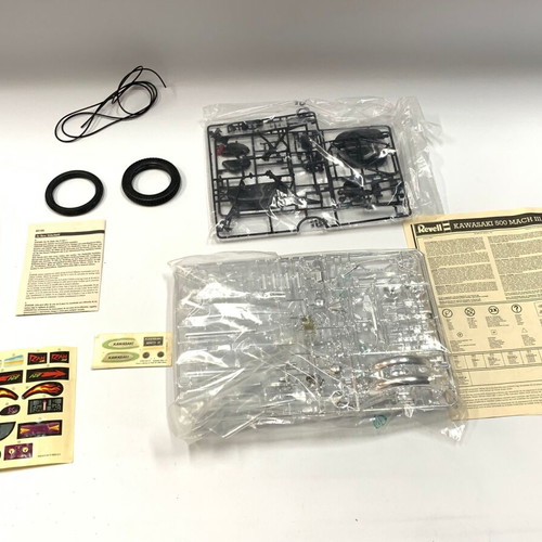 Revell Kawasaki Mach III 1:8 model kit used
