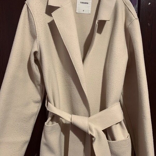 Women's long beige coat Large like new with belt Terranova