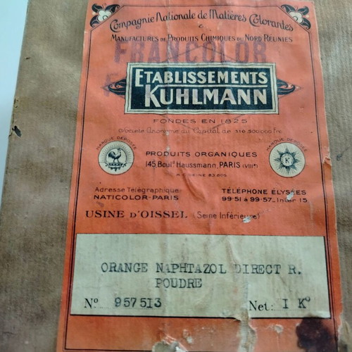 Sealed box with powder used, early 20th century