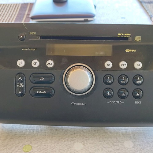 Player Suzuki Swift used for spare parts