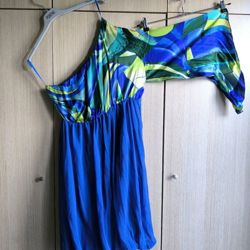 Formal one-shoulder dress with satin and batwing sleeve, size 4