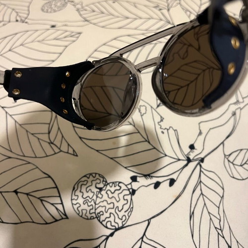 Round retro vintage sunglasses new with leather covers