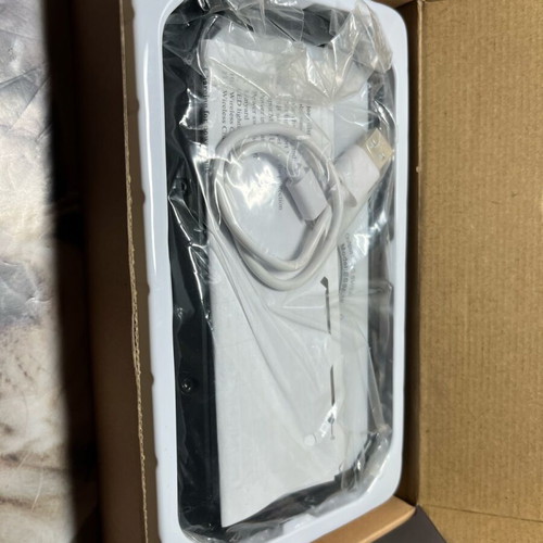 Solar Powerbank BasicNature 20,000mAh like new with wireless charging and LED flashlight