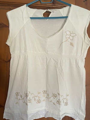 Massimo Dutti white boho romantic top with embroidery and beads, used, size M