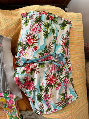 Women's bermudas and shorts like new, sizes Small-Medium
