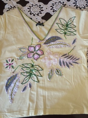 Bandolera embroidered blouse like new, multicolor yellow