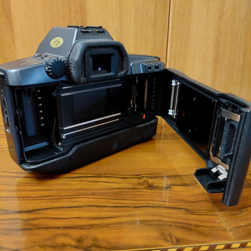 Canon EOS 600 film camera body used