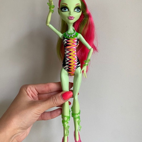 Monster High Venus McFlytrap doll 2012 Swim Class used