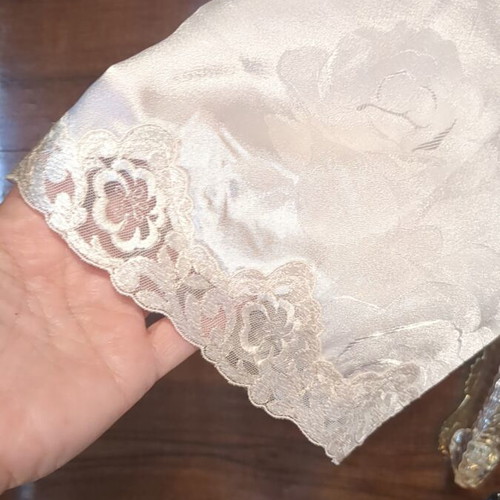 Satin robe Jeannette Lingerie like new, white, size L
