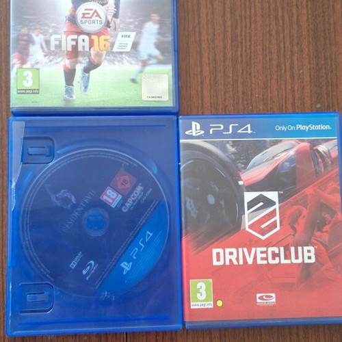 PlayStation 4 Slim console 500GB with 3 games and one controller