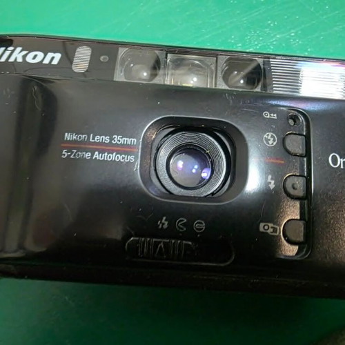 Nikon One Touch 200 retro film camera, 35mm lens, 5-zone autofocus