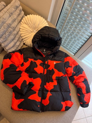 Marcelo Burlon County of Milan puffer jacket like new, red and black camo, size M