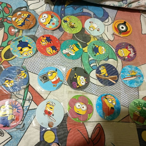 Chipicao Minions caps used, set of 45 pieces
