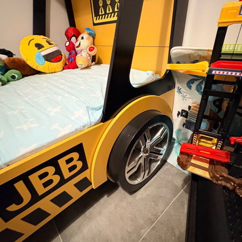 Bulldozer Bed like new with mattress