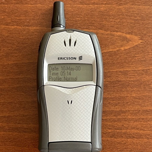 Ericsson T20e mobile phone