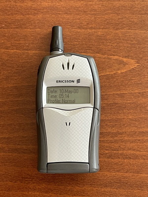 Ericsson T20e mobile phone