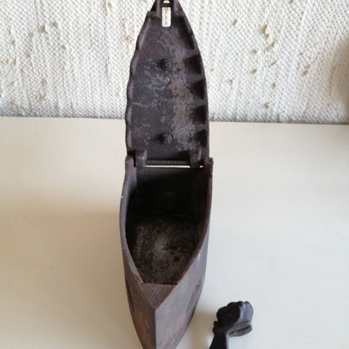 Charcoal irons used, set of 2 pieces, circa 1930