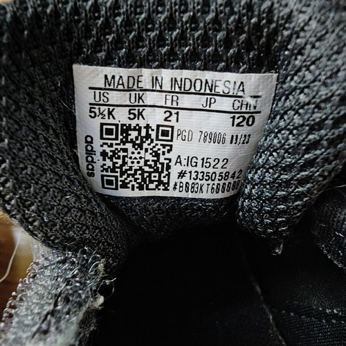 Adidas toddler shoes size 21
