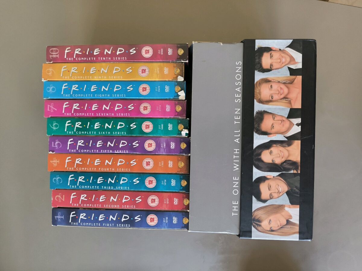 Friends DVD Box Set like new with… - € 75,00 - Vendora.cy