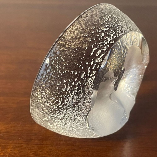 Collectible crystal paperweight Mats Jonasson Sweden "Turtle Doves" like new