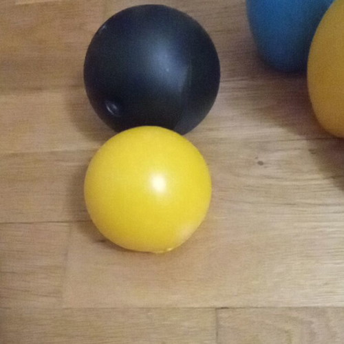 Bowling game for kids like new with 6 pins and 2 balls