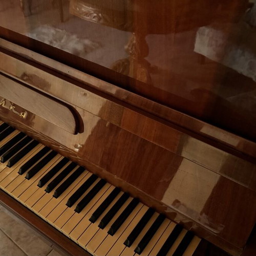 Russian piano like new