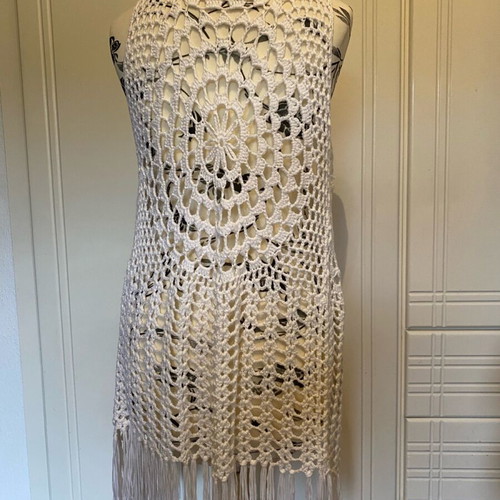 White sleeveless outerwear
