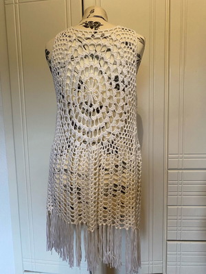 White sleeveless outerwear