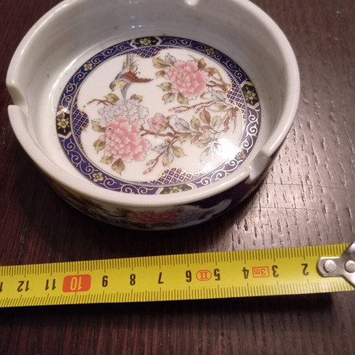 Set of 2 porcelain ashtrays like new with gold details