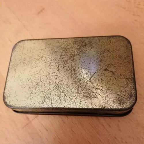Meggezones vintage metal box for throat pastilles, used