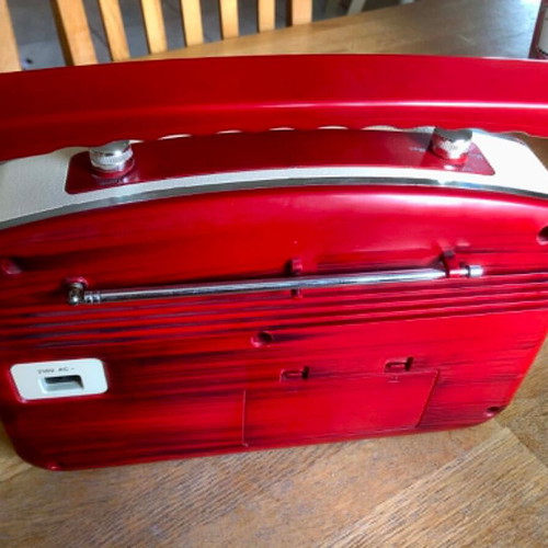 Akai i-Vintage radio like new, red wood effect