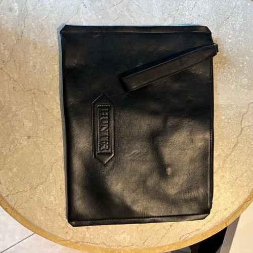 Hunter envelope bag like new, black handheld