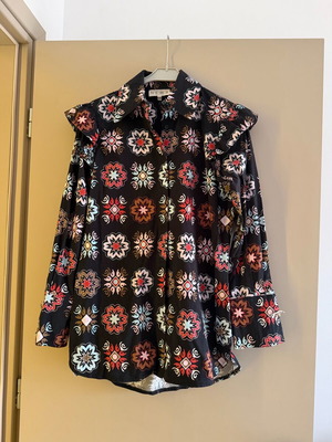 Nema shirt size S/M multicolor like new