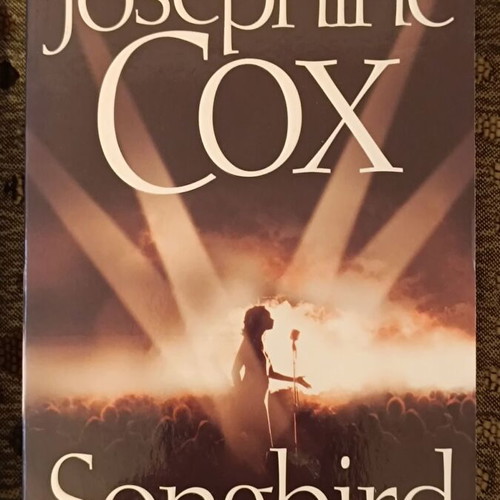 Songbird by Josephine Cox like new foreign language book