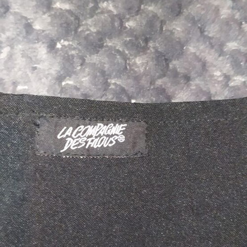Black skirt with pockets and front zipper like new