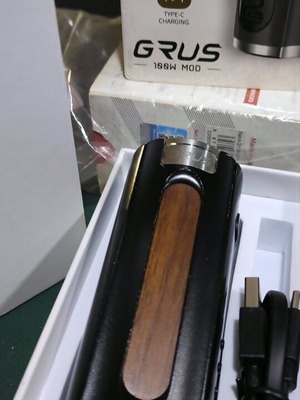 Lost Vape Grus 100W walnut wood inox vape box mod like new