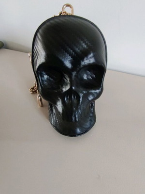Skull-shaped hand bag like new, black