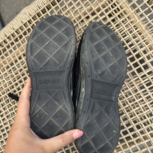 Women’s sneakers size 38, very good condition, black