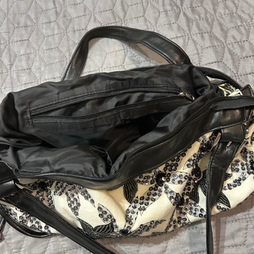 Women's shoulder bag cream-black with floral embroidery like new