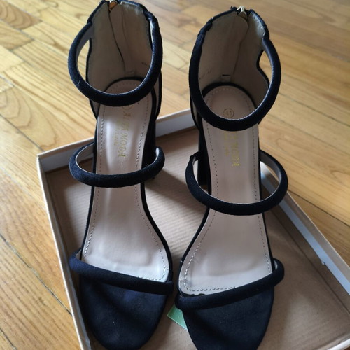 Bozikis black high-heeled sandals size 41 like new