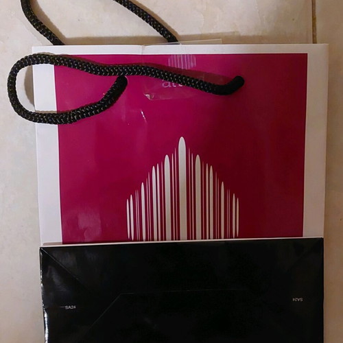 Hondos Center and Attica gift bags like new, small paper