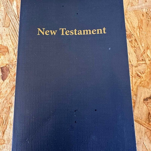 New Testament book like new, New King James Version