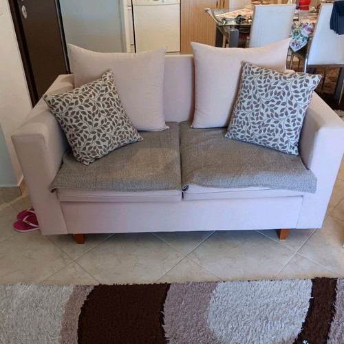 Living room set with 3-seat and 2-seat sofa, table and TV stand like new