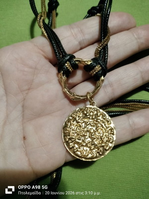 Zara long necklace like new, black