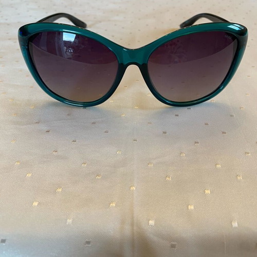 Invu women's sunglasses new, butterfly shape, black and green