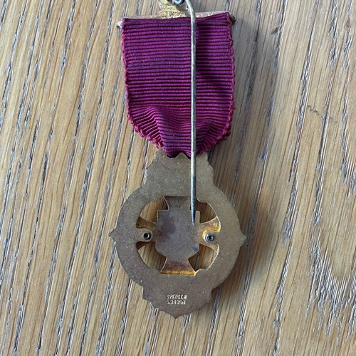 Royal Masonic pin used with burgundy ribbon
