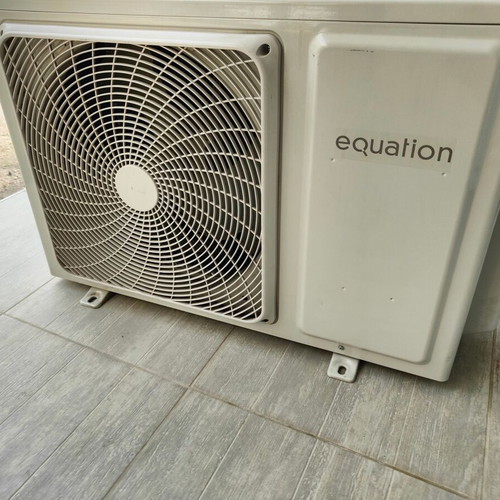 Inventor Comfort MFVI32-24 24,000 BTU air conditioner like new with free 12'' Equation