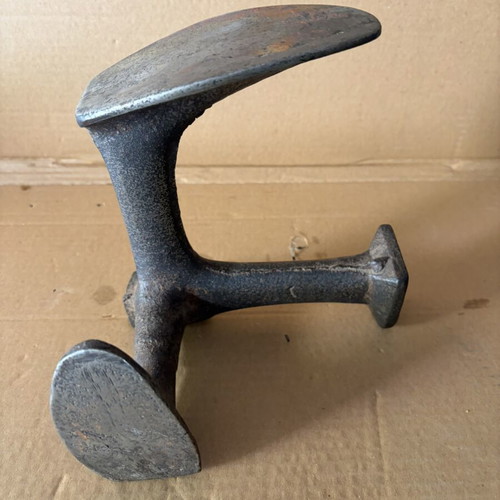 Cast iron cobbler's anvil 1930